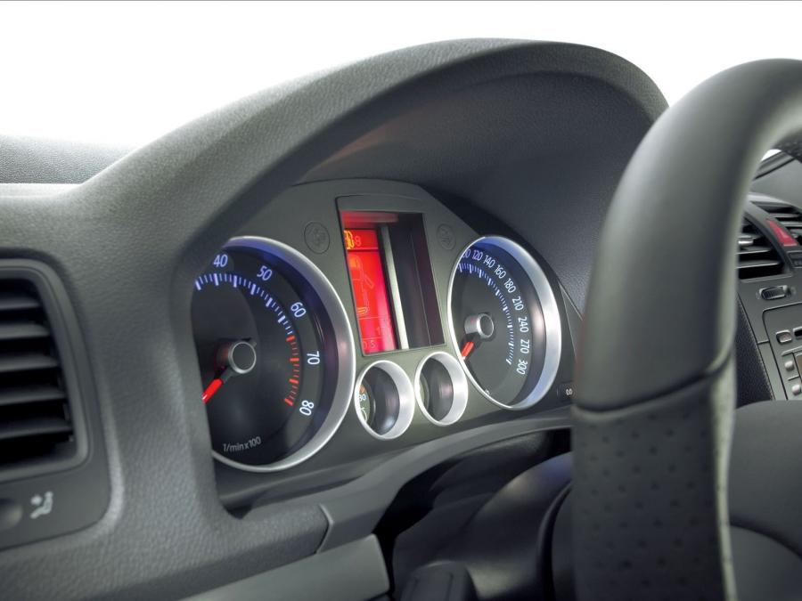  Volkswagen Golf GTi 2005 года  (фото 82 из 135)